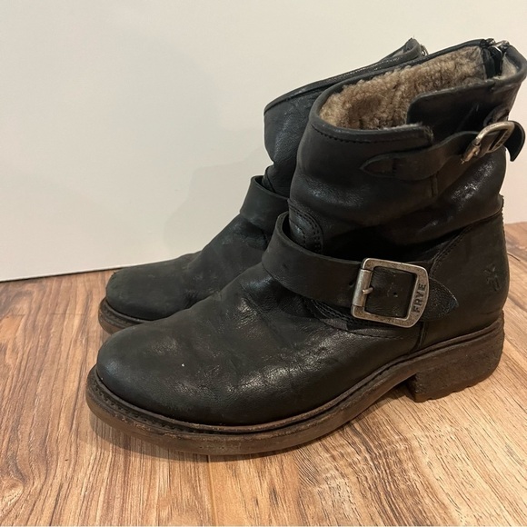 Frye Valerie 4015 Black Leather Sheepskin Motorcycle Engineer Ankle Boots - Picture 5 of 9